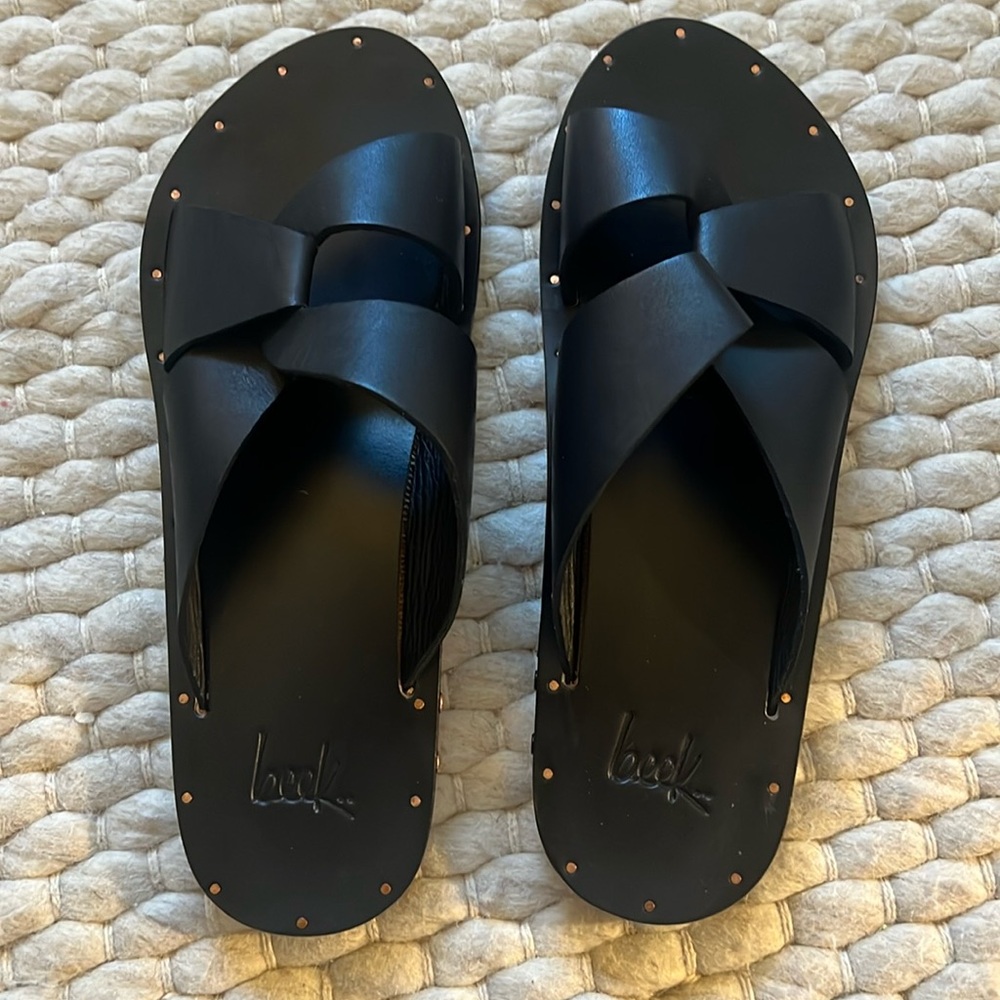 Beek pigeon criss cross flat sandals